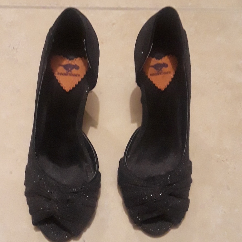 Heels - Picture 2 of 6